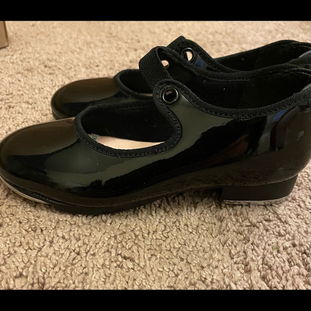 Capezia tap shoes